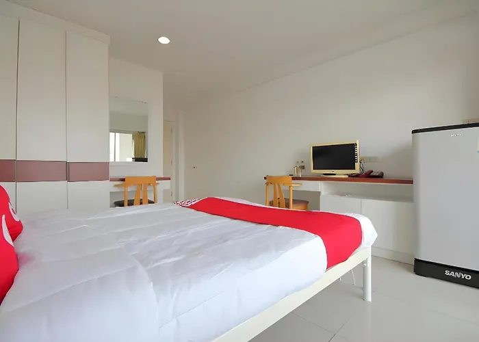 Super Oyo 498 Ladawan Hotel