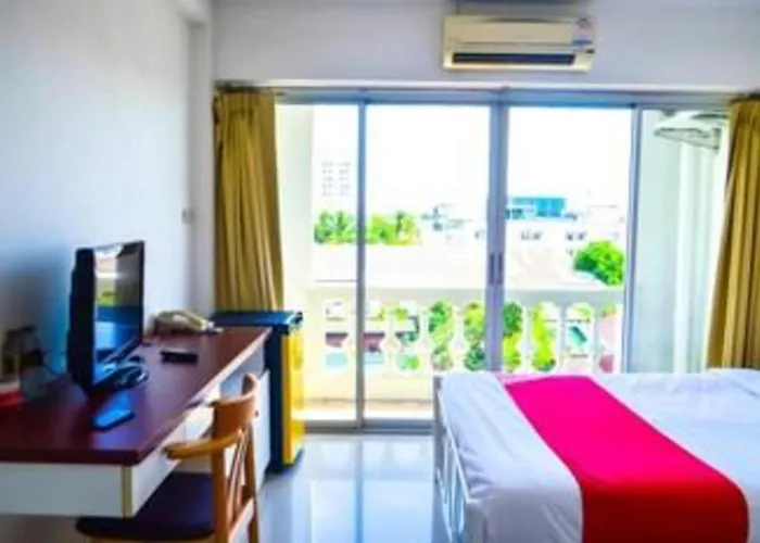 Super Oyo 498 Ladawan Hotel