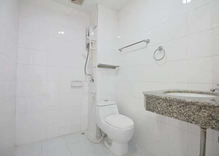 Super Oyo 498 Ladawan Hotell